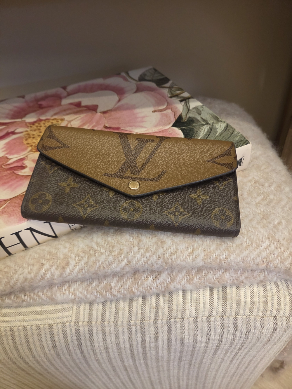 Louis Vuitton Reverse Monogram Giant Sarah Wallet